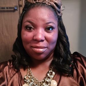 Meet your Posher, Adrienne